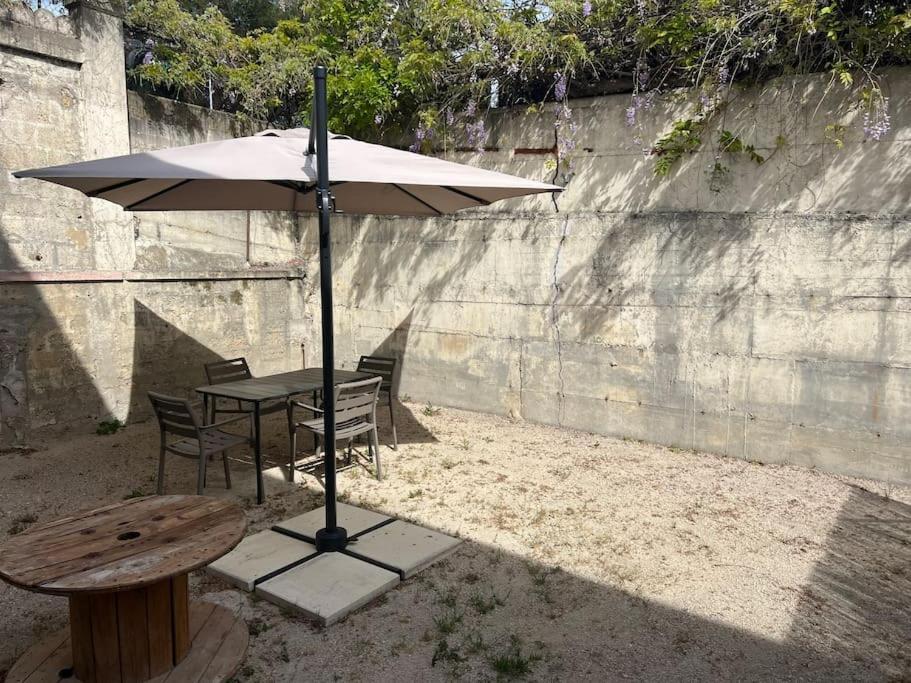 La Glycine - Parking Gratuit - Ac Clim - Cour Prive - Apartment Villeneuve-les-Avignon Exterior photo
